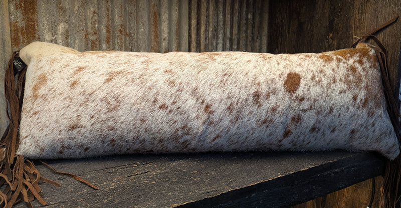 Long Ranch Pillow - white with red speckled