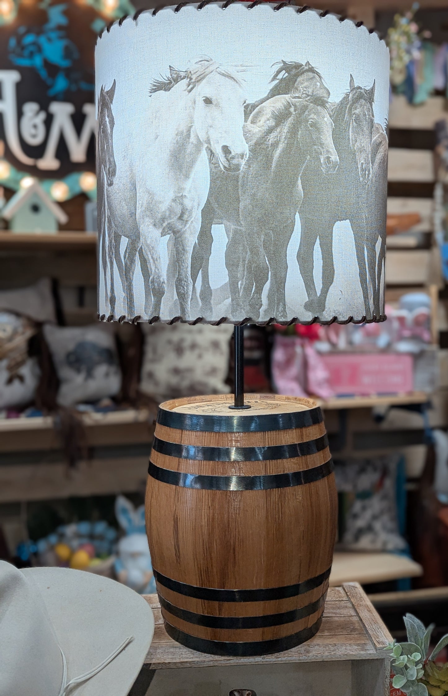 Western Lamp - Barrel with shade