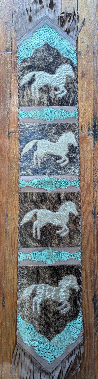 Western Table Runner, Running horses