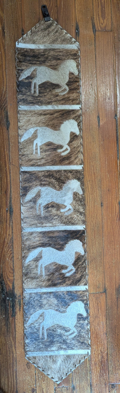 Western Table Runner, Running horses