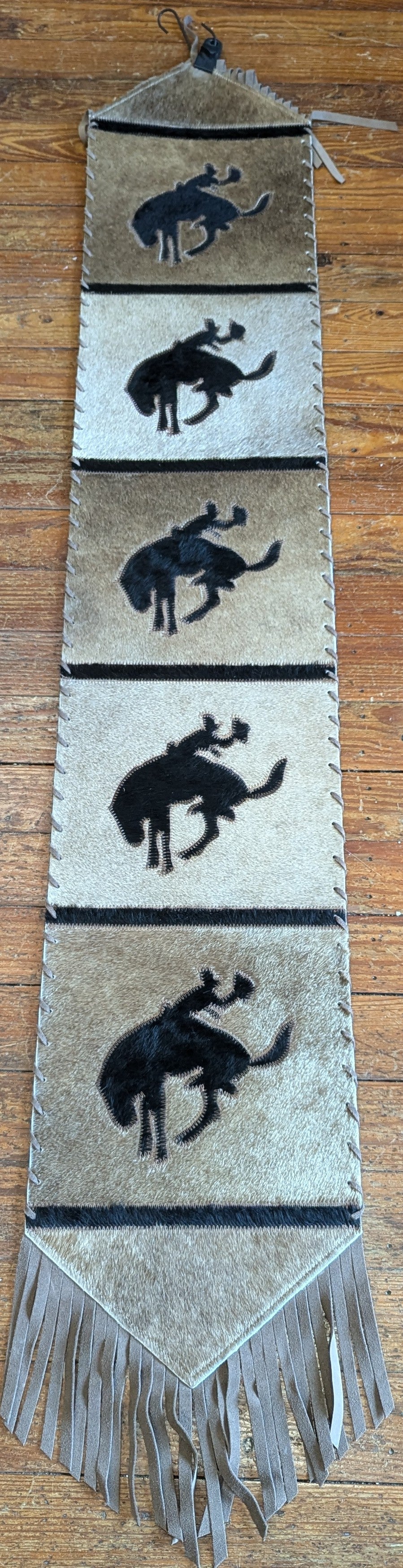 Western Table Runner, Bronco