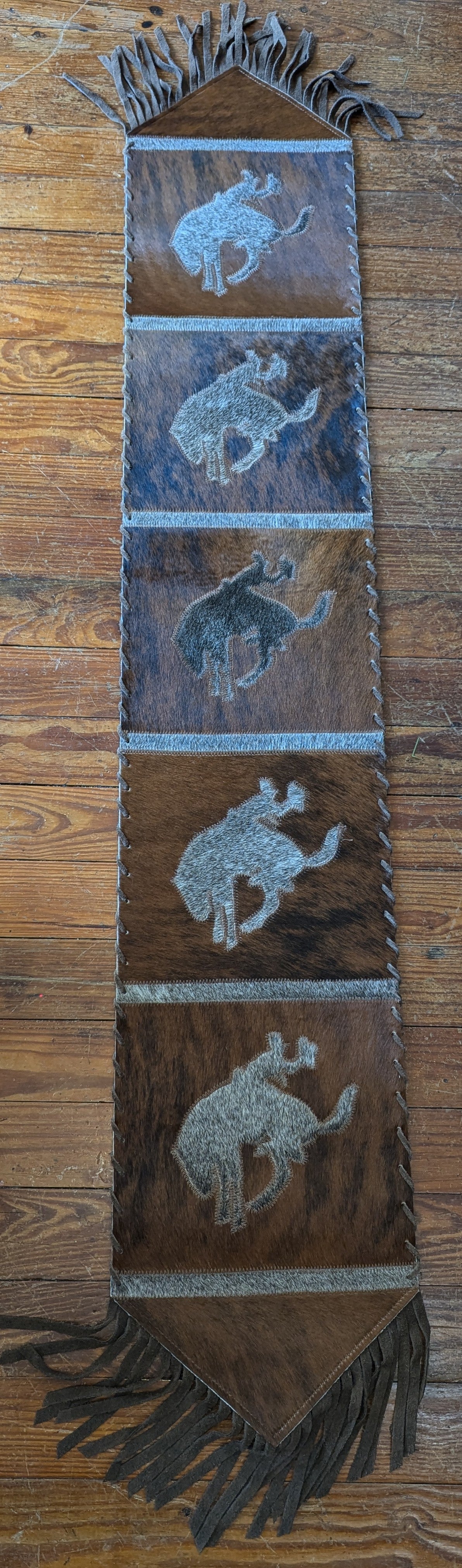 Western Table Runner, Bronco