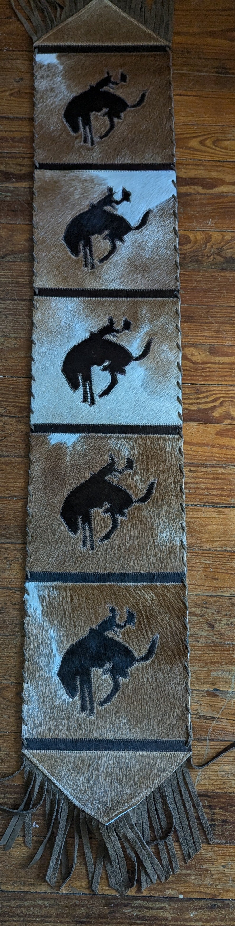 Western Table Runner, Bronco