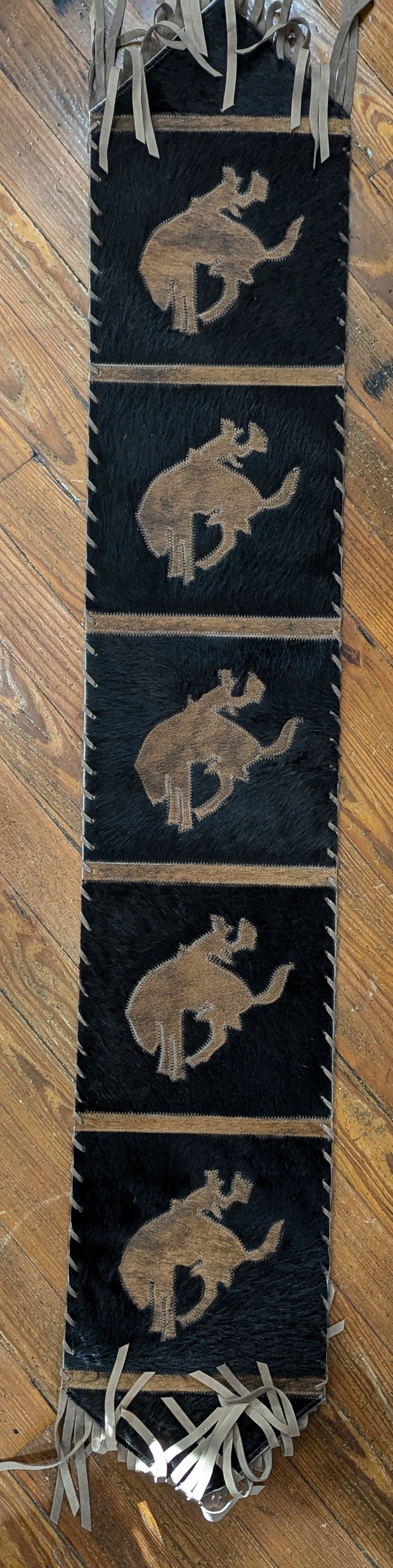 Western Table Runner, Bronco