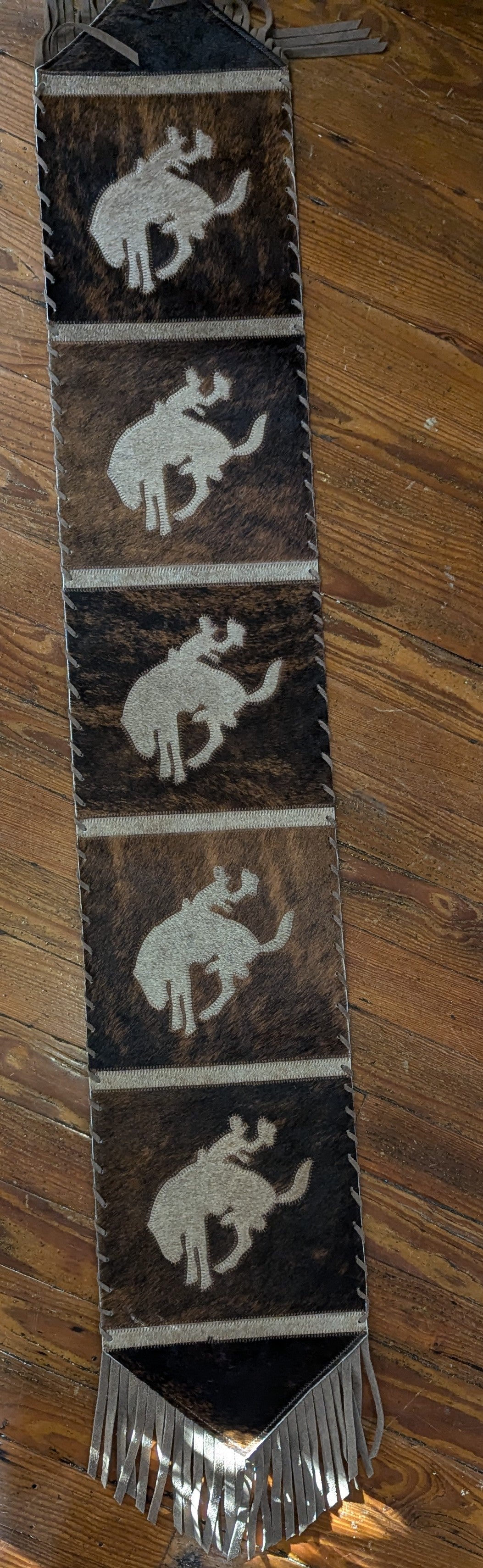 Western Table Runner, Bronco