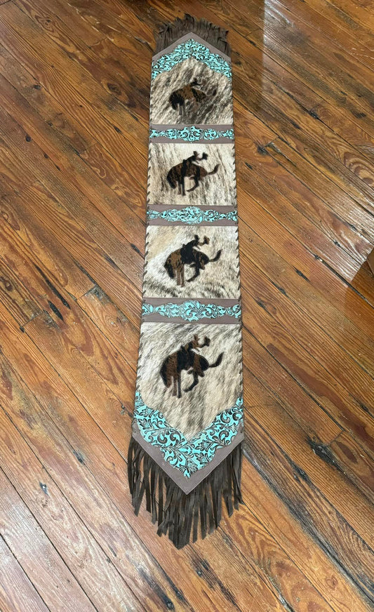 Western Table Runner, Bronco